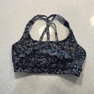Lululemon sports bra! wunder under, size 4!